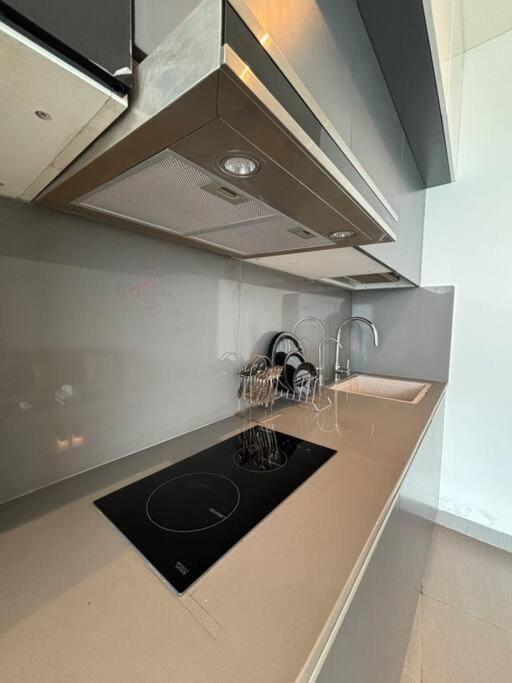 ניו דלהי Countryside Luxury Suites - Supernova Noida מראה חיצוני תמונה