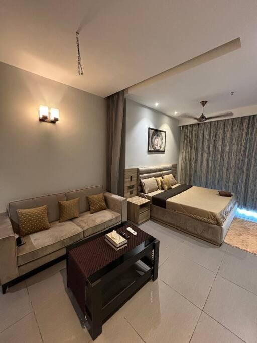 ניו דלהי Countryside Luxury Suites - Supernova Noida מראה חיצוני תמונה