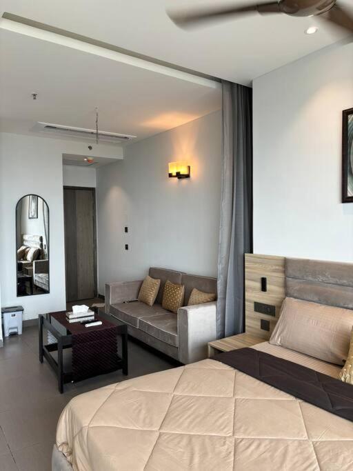 ניו דלהי Countryside Luxury Suites - Supernova Noida מראה חיצוני תמונה